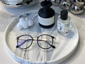 A Round Bathroom Tray