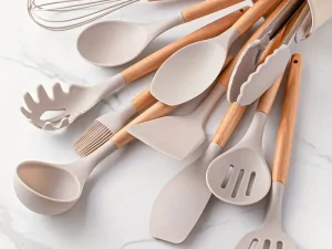 12pcs Set of Multi-color Silicone Wooden Handle
